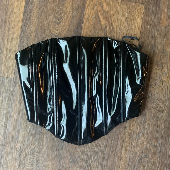 h:ours Tora top in black - Picture 4 of 8